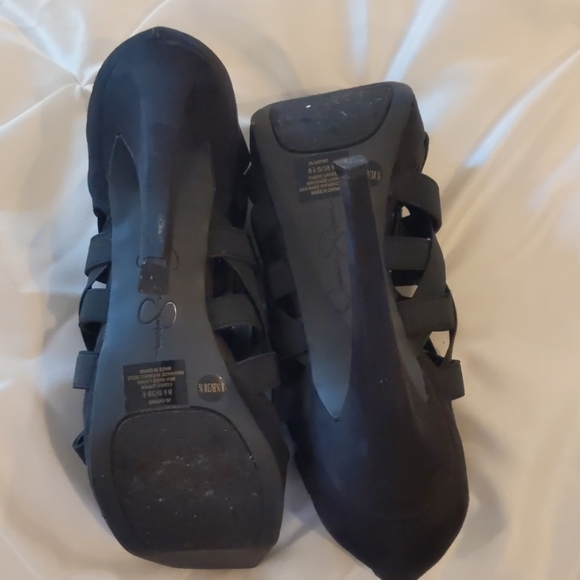 Shoes - Picture 3 of 4